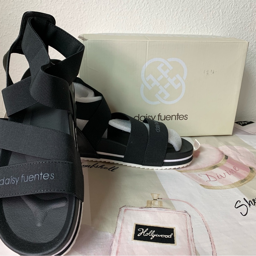 Daisy Fuentes Strap shoes - Picture 7 of 8